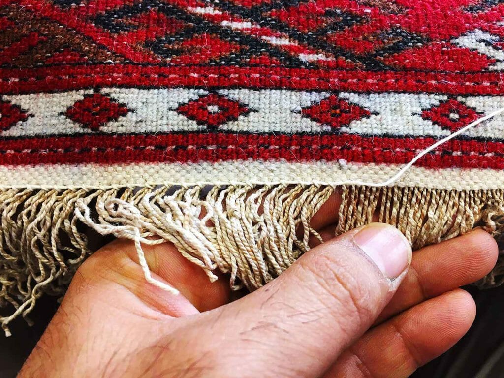 Rifacimento frange tappeto persiano a Milano